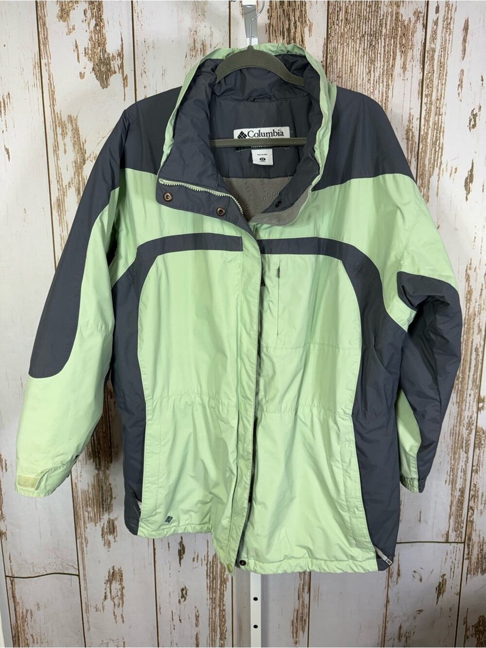 Columbia Two-Tone Light Green and Dark Gray Ski Jacket. Size 2X. Good used cond!